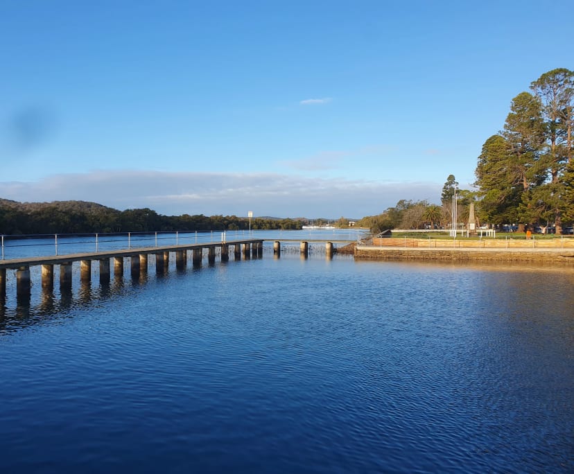 De (43), $365, Non-smoker, No pets, and No children