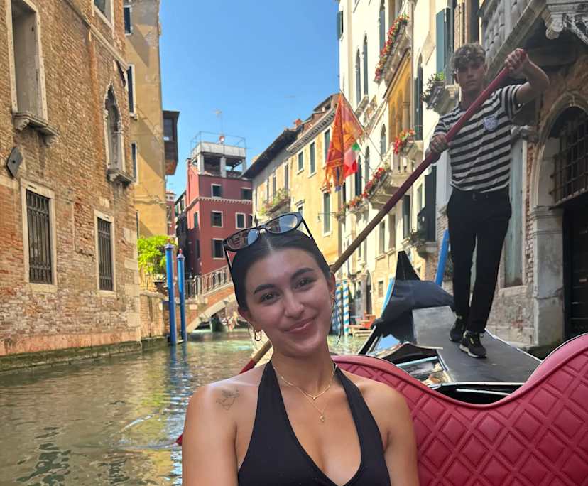 Elizabeth (21), $300, 