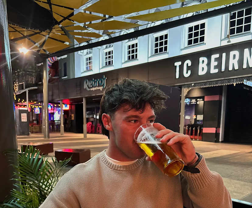 Rowan (25), $250, Non-smoker, No pets, and No children