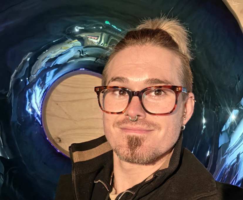 JD (34), $450, Smoker, Have pets, No children, and LGBTQIA+