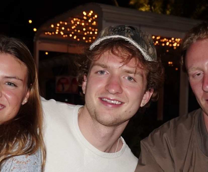 Dyson (25), $350, Non-smoker, No pets, and No children