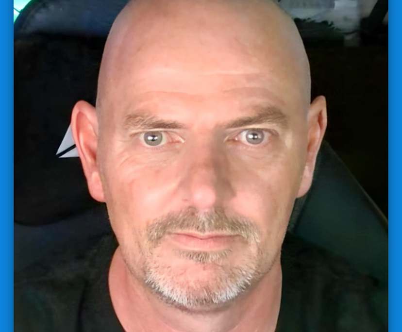 Richard (54), $250, Have pets, Smoker, and No children