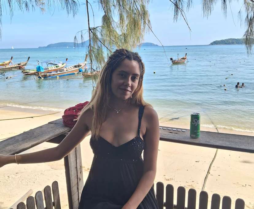 Elizabeth (24), $300, Non-smoker, No pets, and No children