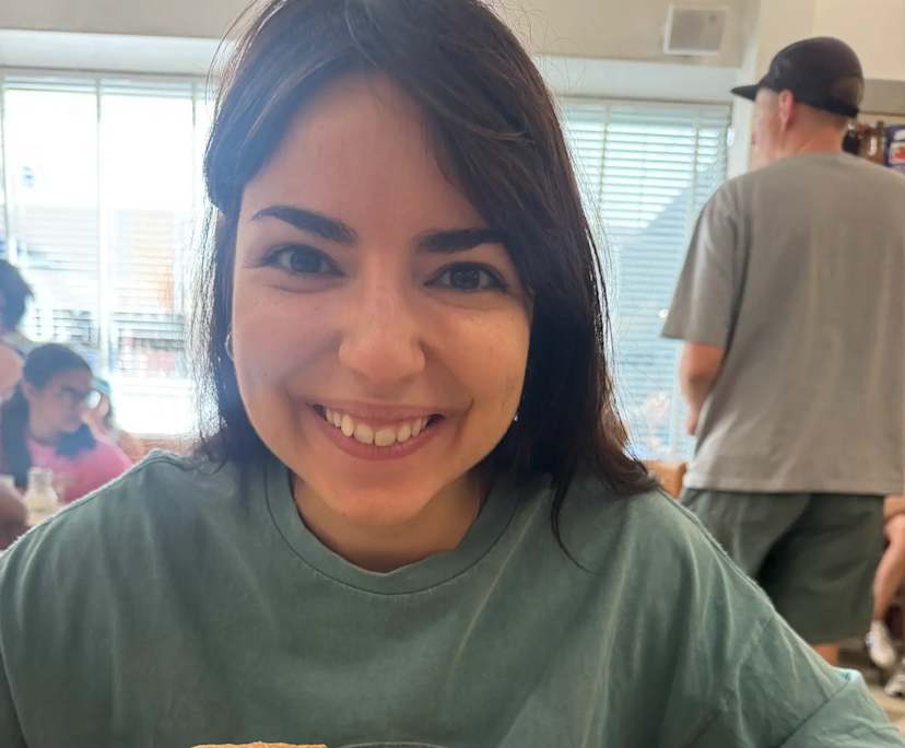 Andrea (25), $700, No pets, Non-smoker, and No children
