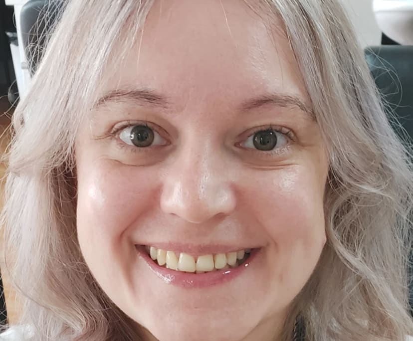 Wendy (39), $320, Non-smoker, No pets, and No children