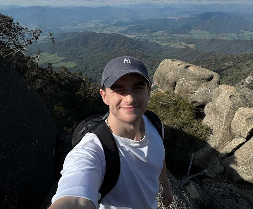 Lachlan (24), $400, Non-smoker, No pets, and No children