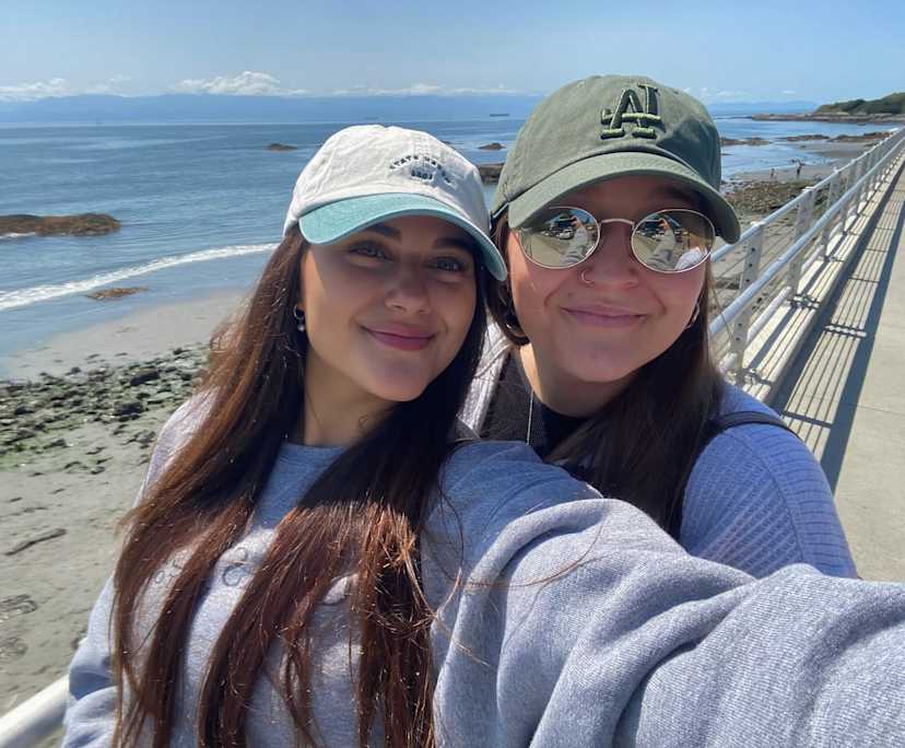 Axelle & Robyn Osika