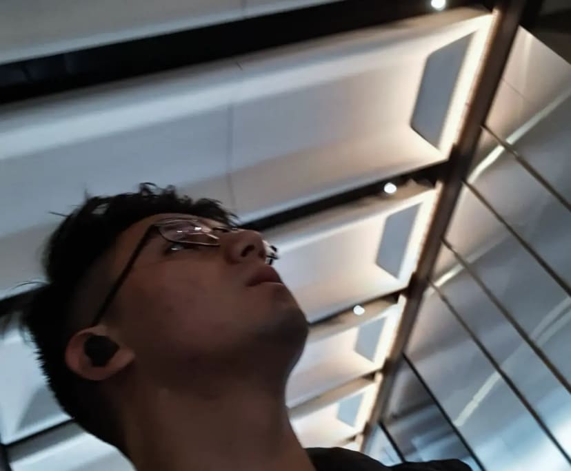 Martin (21), $300, Non-smoker, No pets, and No children