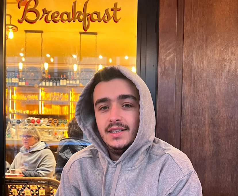 Antoine (25), $400, Smoker, No pets, and No children