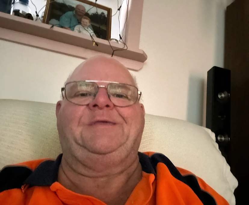 Trevor (60), $300, Non-smoker, Have pets, and No children