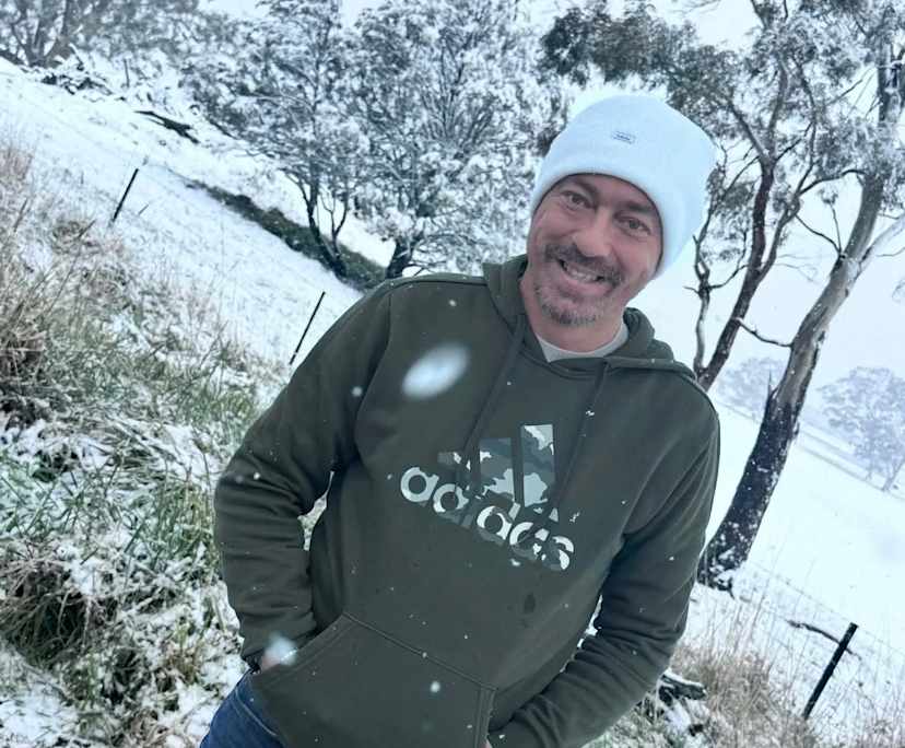 John (44), $300, Non-smoker, Have pets, and No children