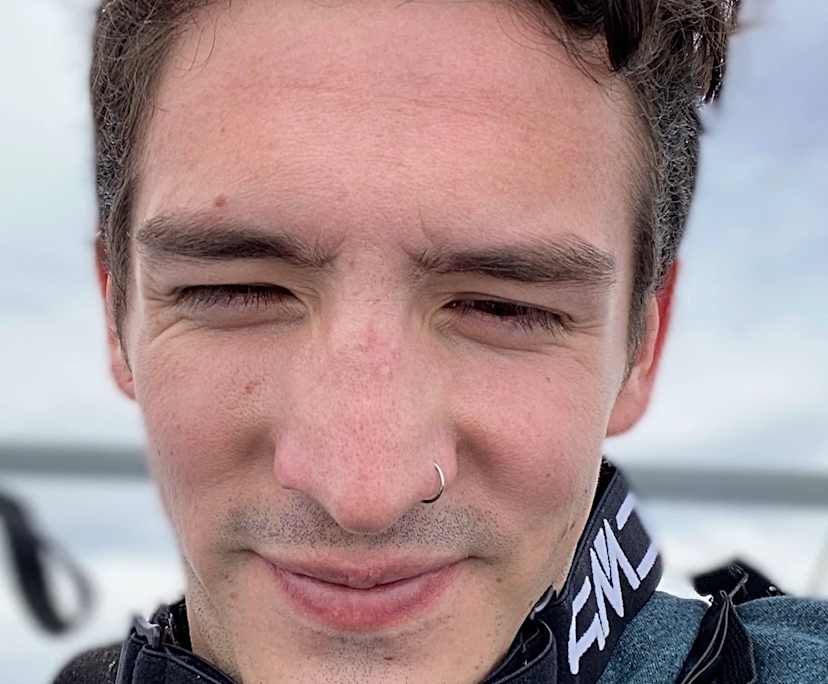 Tomás