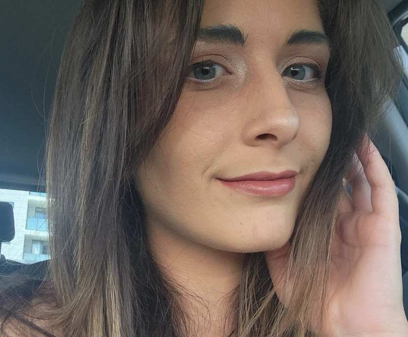 Flavia (29), $400, Non-smoker, No pets, and No children