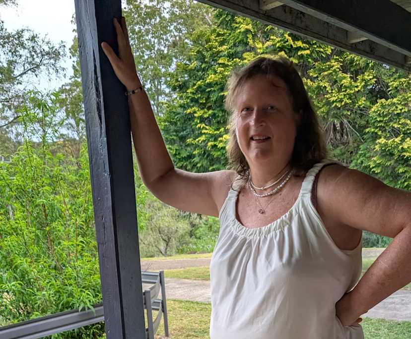 Vicki (54), $300, Non-smoker, Have pets, and No children