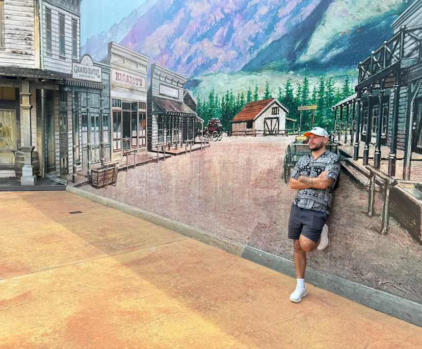 Arthur (35), $500, LGBTQIA+, Non-smoker, No pets, and No children