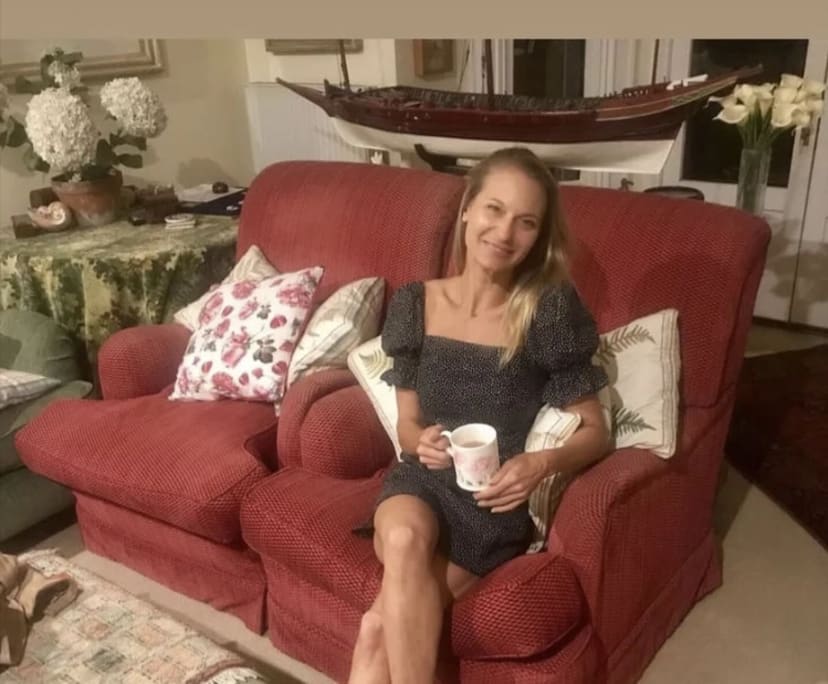 Lucy (38), $300, Non-smoker, No pets, and No children