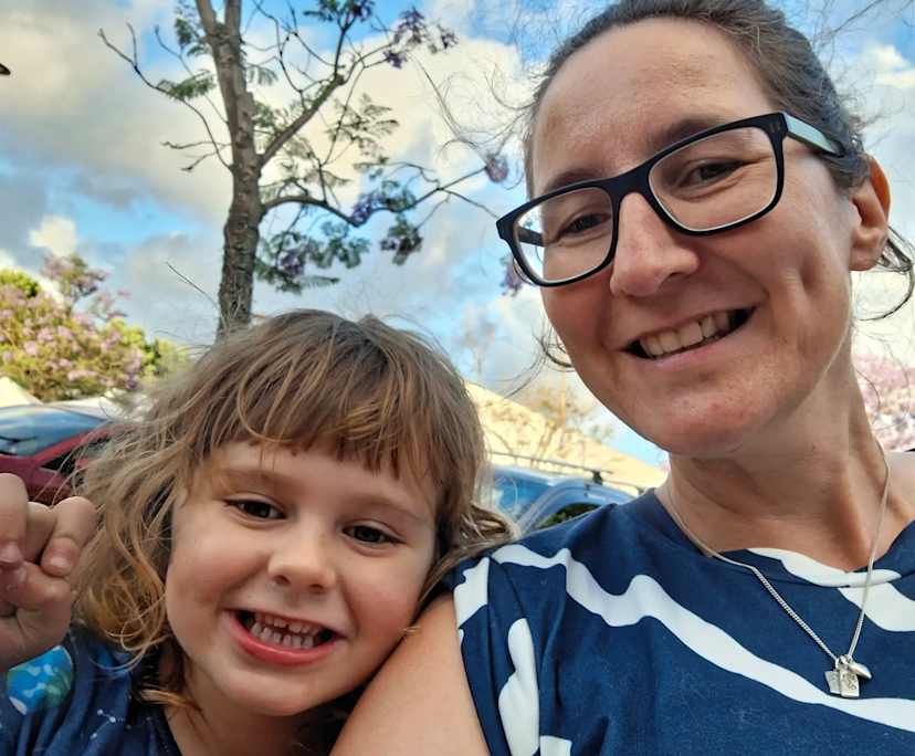 Linda (41), $300, Non-smoker, Have children, and No pets