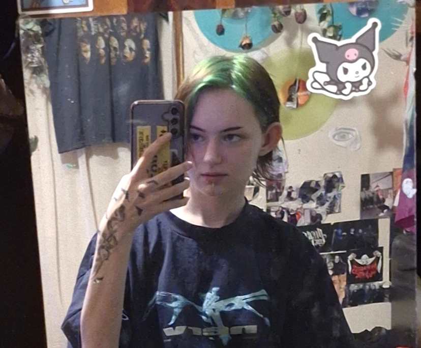 Lia (20), $250, Non-smoker, No pets, No children, and LGBTQIA+