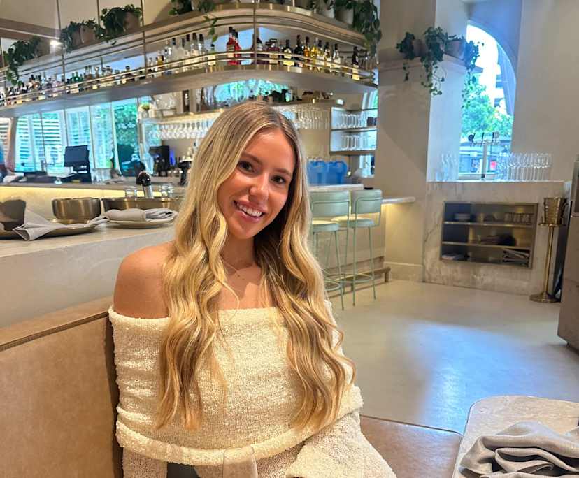 Amy (24), $380, Have pets, Non-smoker, and No children