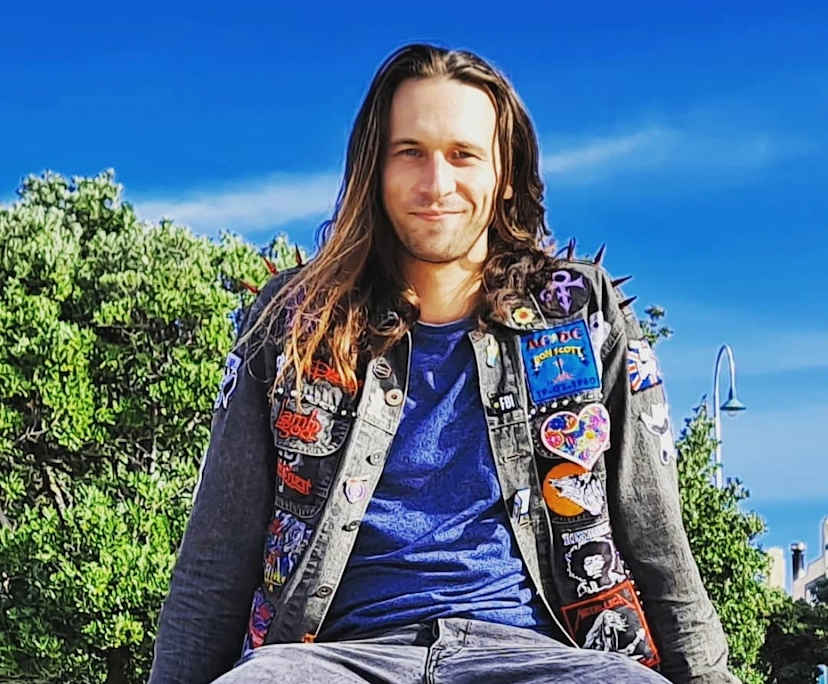 Bobby (35), $650, Non-smoker, Have pets, and No children