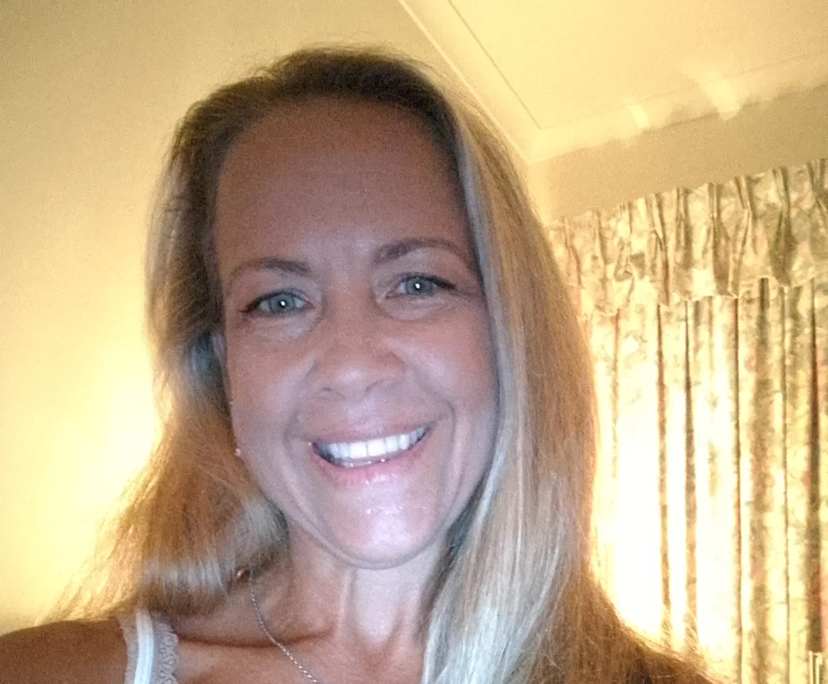 Felicity (46), $300, No pets, Non-smoker, and No children