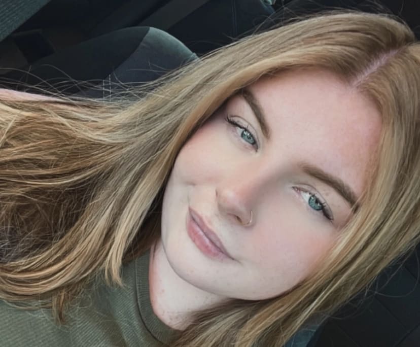 Caitlin (22), $350, Non-smoker, Have pets, and No children