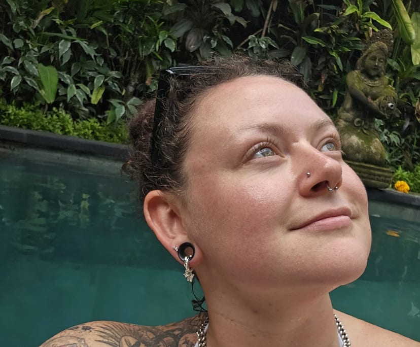 Ellie (25), $190, No pets, Non-smoker, and No children