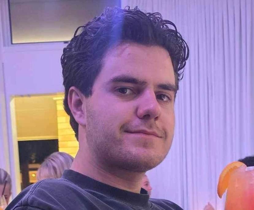 Phil (23), $400, Non-smoker, No pets, and No children