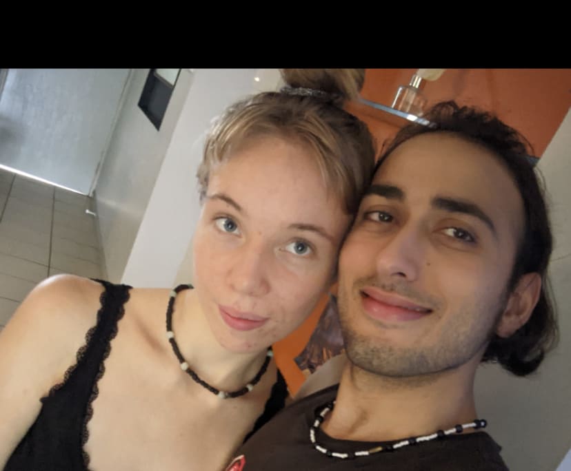 nadine-24-and-sina-28-looking-in-belconnen-br-flatmates-au