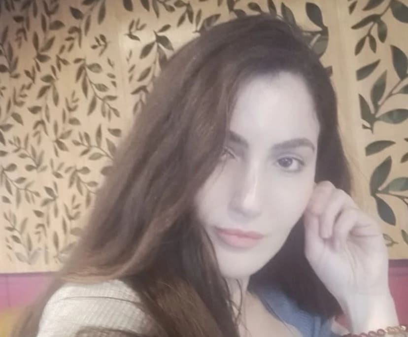 Zena (32), $300, Non-smoker, No pets, and No children