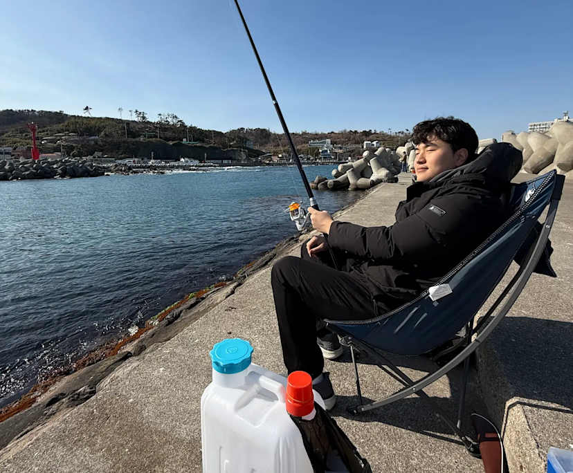 Dan hong (23), $300, Smoker, No pets, and No children