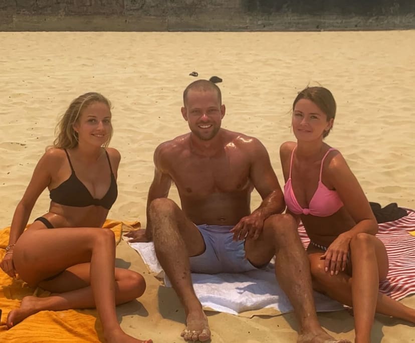 Tom (32), $1,000, Non-smoker, No pets, and No children