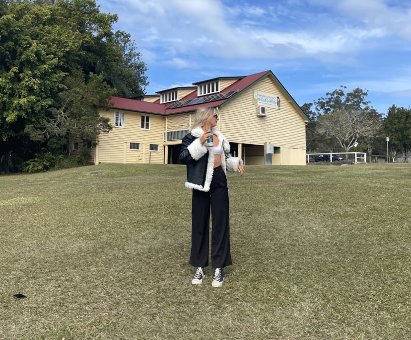 Emma (21), $250, Non-smoker, No pets, and No children