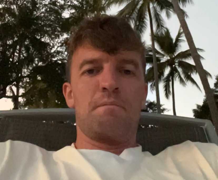 Eoghan (32), $400, Non-smoker, No pets, and No children