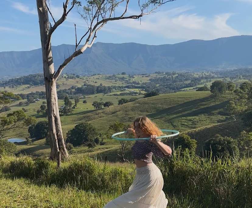 Jessica (32), $300, Non-smoker, No pets, and No children