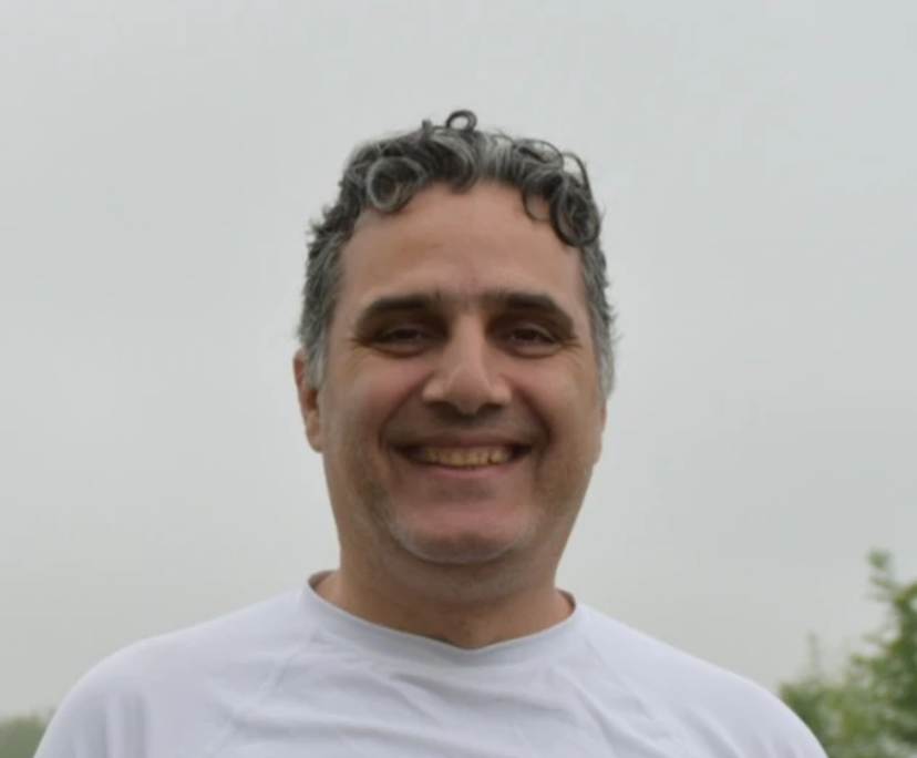 Reza (44) and Farnaz (39), $400, Non-smoker, Have children, and No pets