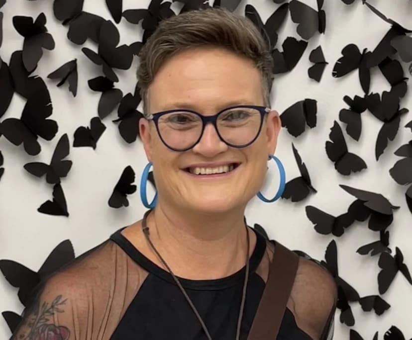 Brooke (57), $350, Non-smoker, Have pets, and No children