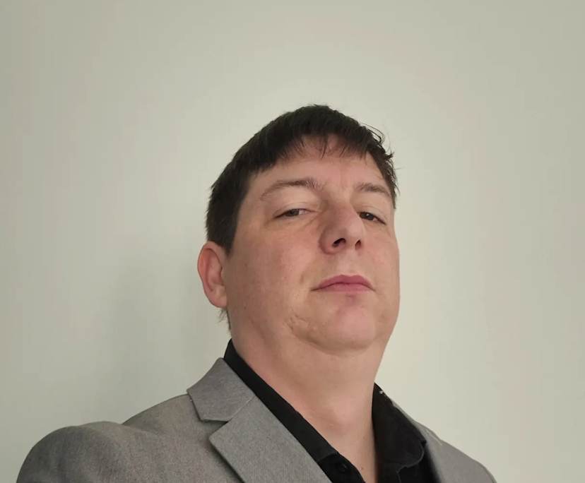 Alan (37), $500, Smoker, No pets, and No children