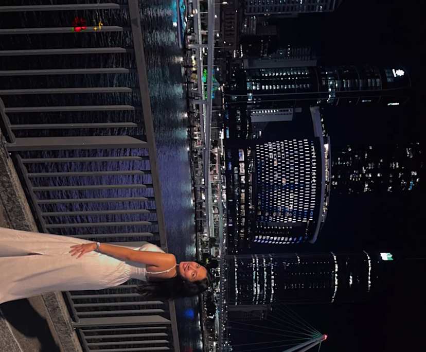 Viona (24), $350, Non-smoker, Have pets, and No children