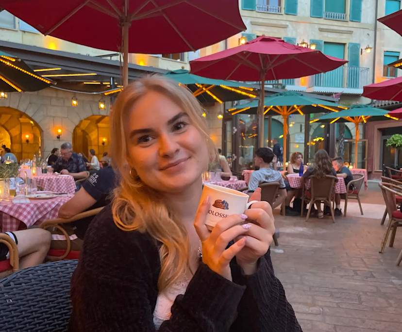 Emely (25), $300, Non-smoker, No pets, and No children