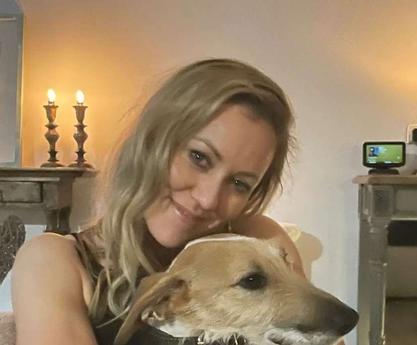 Barbara (35), $500, Non-smoker, Have pets, and No children