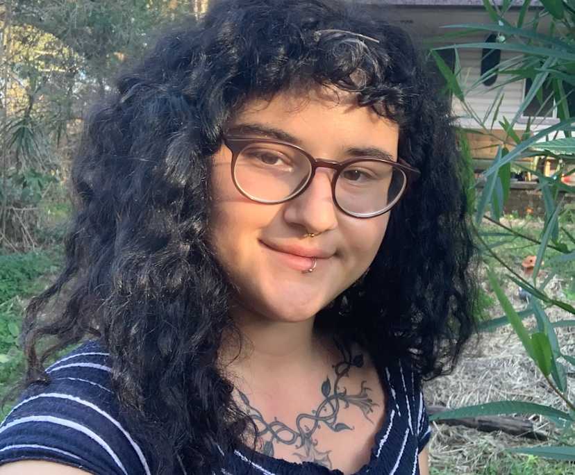 Zoe (26), $200, LGBTQIA+, Non-smoker, Have pets, and No children