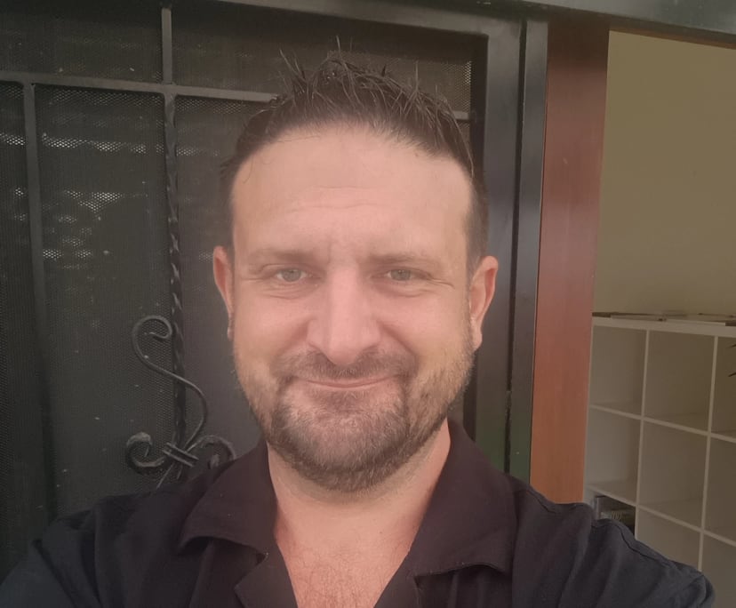 Nicholas Selwyn (41), $400, Smoker, No pets, and No children