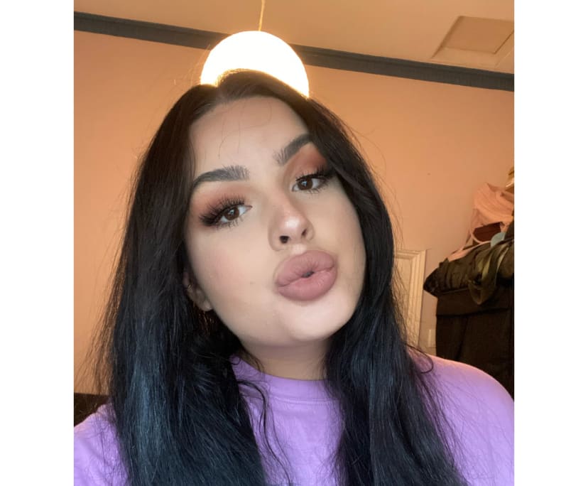 Natalia (26), $250, Have pets, Non-smoker, and No children