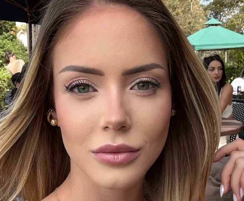 Julia (32), $350, Non-smoker, Have pets, and No children