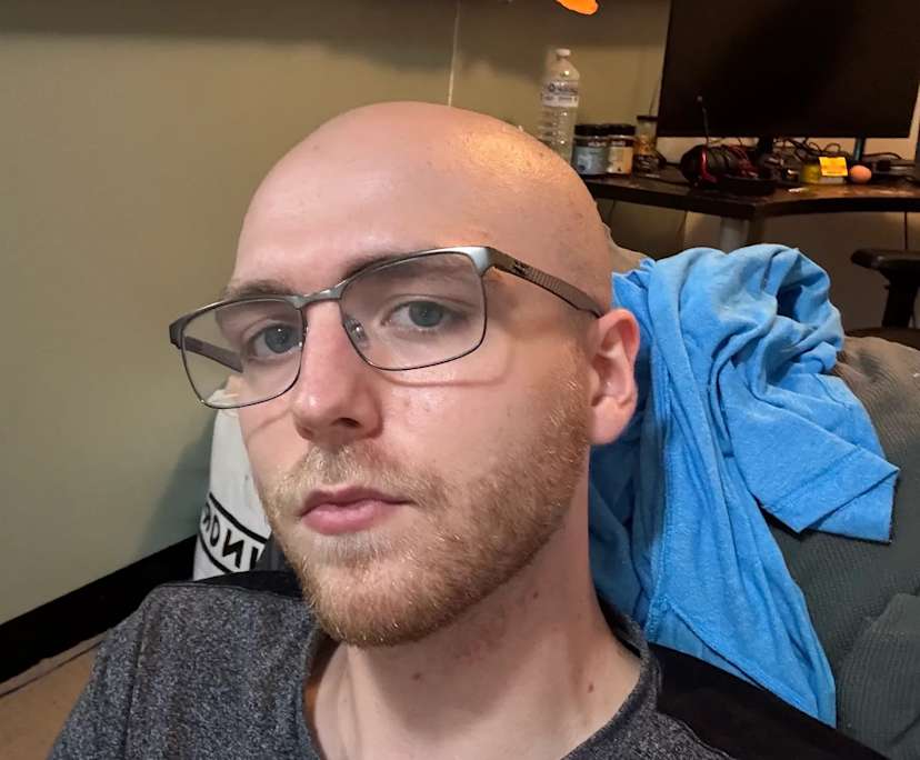 Beau (24), $300, Non-smoker, LGBTQIA+, No pets, and No children