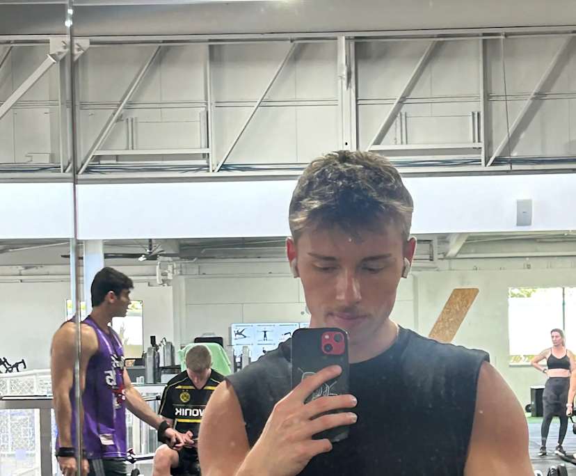 Tom (24), $500, Non-smoker, No pets, and No children