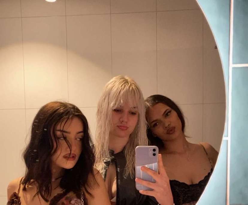 Charlotte Adam (20), $210, Non-smoker, No pets, and No children