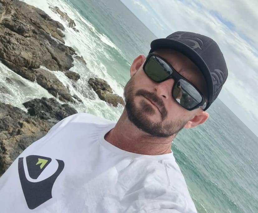 Robbie (40), $400, Non-smoker, No pets, and No children