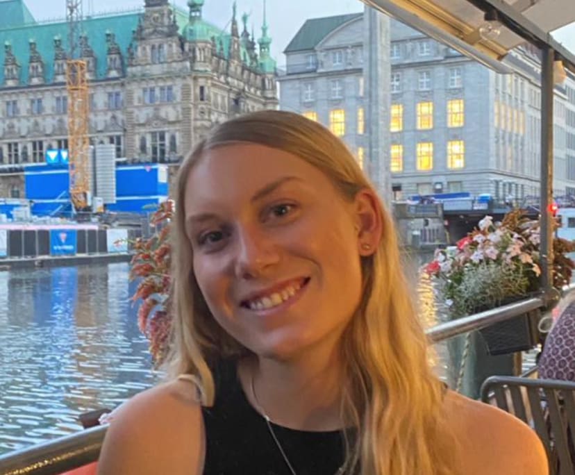 Signe (28), $450, Non-smoker, No pets, and No children